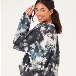 Onzie Flow Boyfriend Sweatshirt OS Evergreen Tie Dye High Low Comfy Cozy NWT